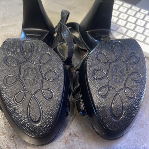 Born Black Leather Platform Sandals - Size 9 - Picture 11 of 12